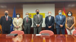Firma del convenio en la sede de Instituciones Penitenciarias